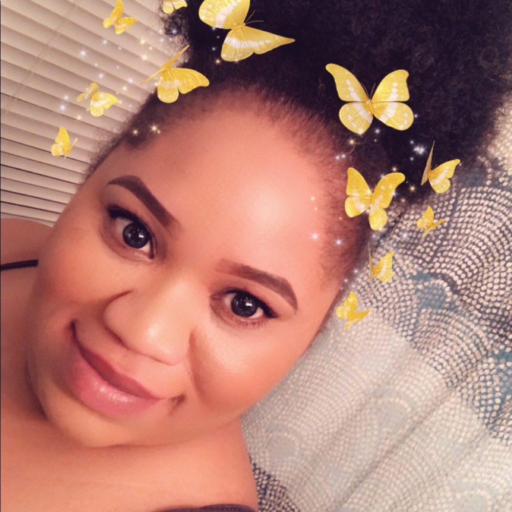 Meet your posher🙋🏽‍♀️